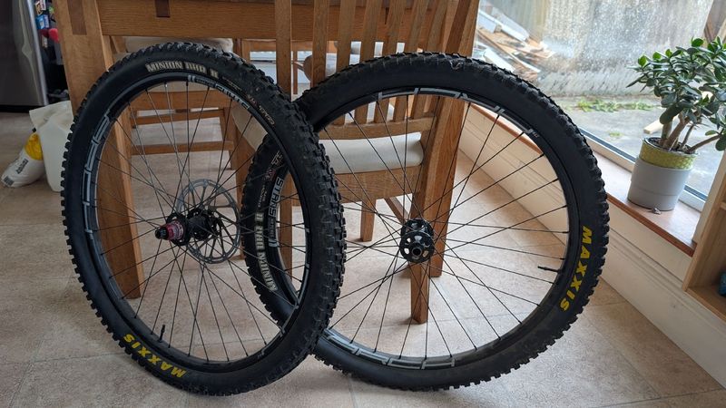 Used Stans Notubes Custom 27.5 Wheelset bike — image 1 of 4