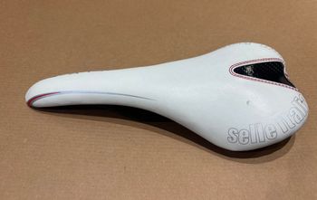 Used Selle Italia SLR Kit Carbon 2020 bike — image 3 of 4
