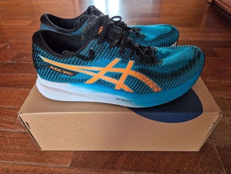 Used Asics Magic Speed 2 2024 Running Shoes