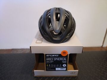 Brugt Giro Aries Spherical MIPS Helmet 2025 bike — billede 1 af 5
