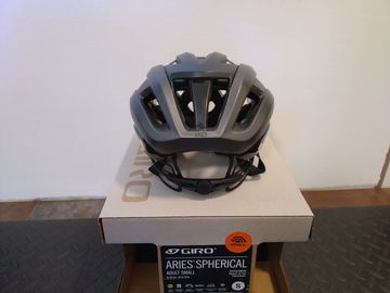 Brugt Giro Aries Spherical MIPS Helmet 2025 bike — billede 4 af 5
