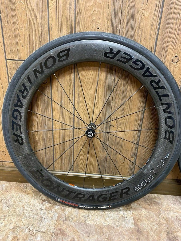 パーツ BONTRAGER AEOLUS RRO37 TLR DISC Bontrager Aeolus Pro 37 TLR Disc Road Wheel - Trek Bikes