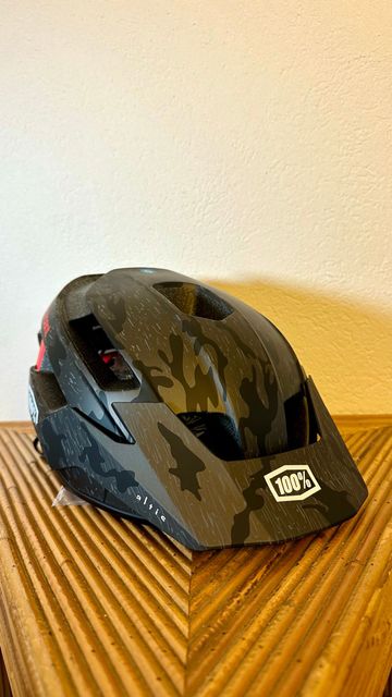 Used 100% Altis Helmet bike — image 2 of 4