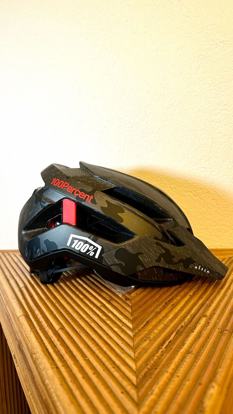 Used 100% Altis Helmet bike — image 1 of 4