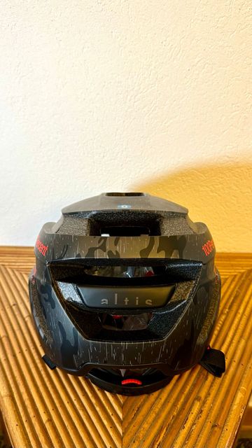 Used 100% Altis Helmet bike — image 4 of 4