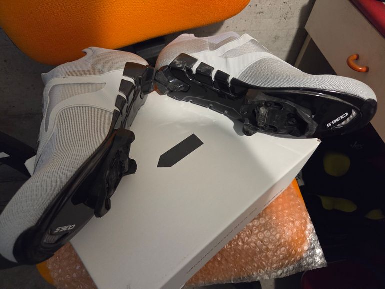 Used Q36.5 Dottore Clima Scarpe Strada 2025 bike — image 1 of 4