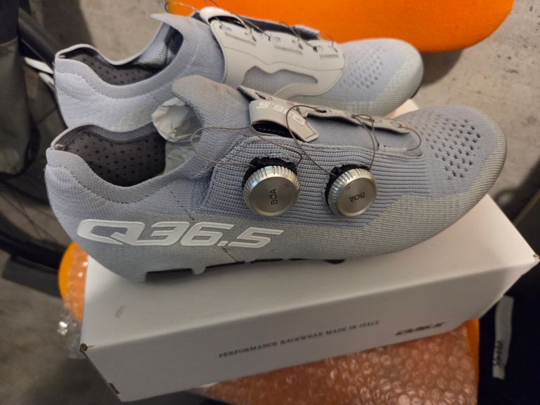 Used Q36.5 Dottore Clima Scarpe Strada 2025 bike — image 3 of 4