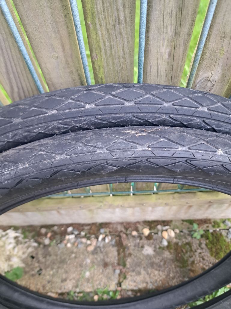 Used PNA 24 pouces Tires 2025 bike — image 1 of 3