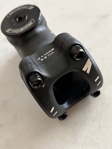 Brugt Specialized Stout 50mm 7° 31.8 Alluminio 2024 bike — billede 2 af 7