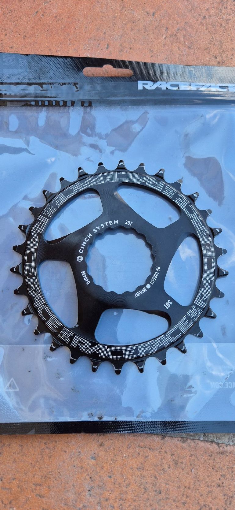 Used Race Face 30T Narrow-Wide Chainring bike — image 1 of 2