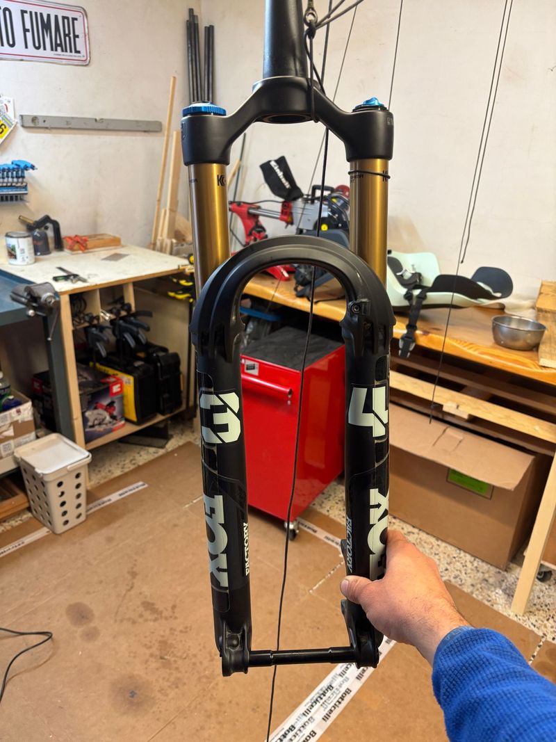 Used Fox 34 Float Factory GRIP2 2024 bike — image 1 of 5