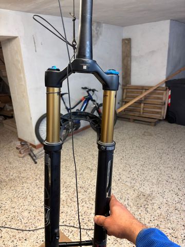 Used Fox 34 Float Factory GRIP2 2024 bike — image 2 of 5