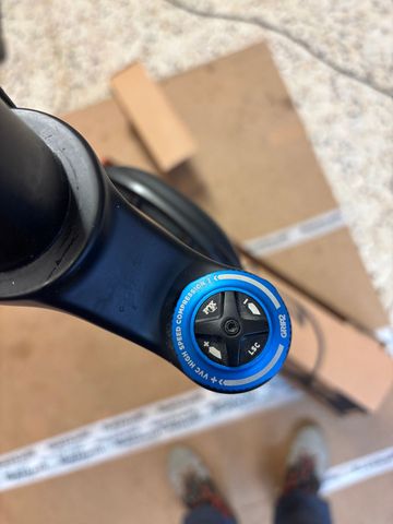 Used Fox 34 Float Factory GRIP2 2024 bike — image 3 of 5