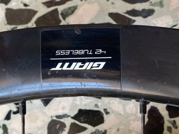 Used Giant Tubeless 42 bike — image 8 of 8
