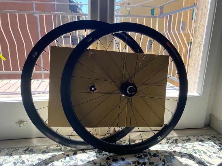 Used Giant Tubeless 42 bike — image 6 of 8