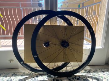Used Giant Tubeless 42 bike — image 5 of 8