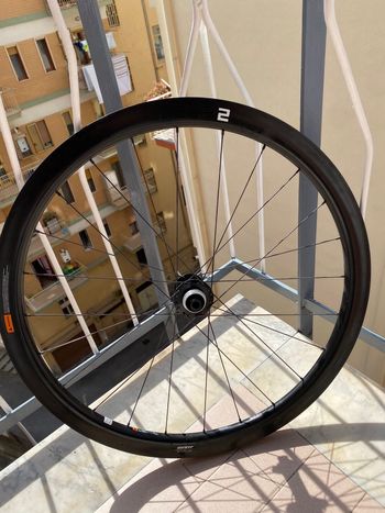 Used Giant Tubeless 42 bike — image 3 of 8