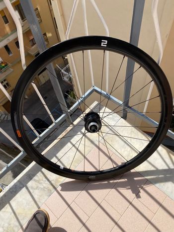 Used Giant Tubeless 42 bike — image 2 of 8