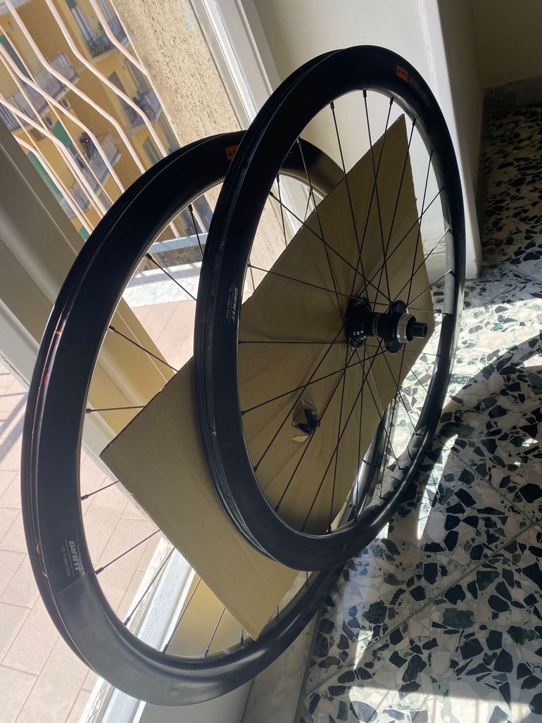 Used Giant Tubeless 42 bike — image 7 of 8