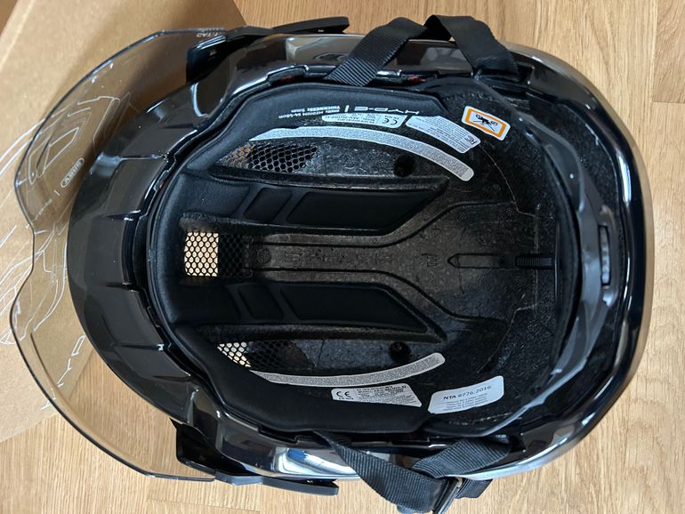 Used ABUS HYP-E Helmet 2025 bike — image 4 of 10