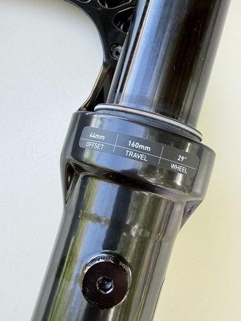Used RockShox LYRIK Select+ RC 29 2024 bike — image 4 of 5
