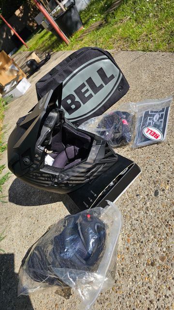 Gebrauchtes Bell Full-10 Spherical Downhill Helmet - Matte Carbon Cycling Accessories