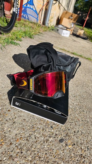 Used Oakley Airbrake MX Prizm Goggles Red Flow Prizm MX Torch/CAT2 bike — image 2 of 3