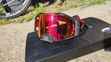 Gebrauchtes Oakley Airbrake MX Prizm Goggles Red Flow Prizm MX Torch/CAT2 Cycling Accessories