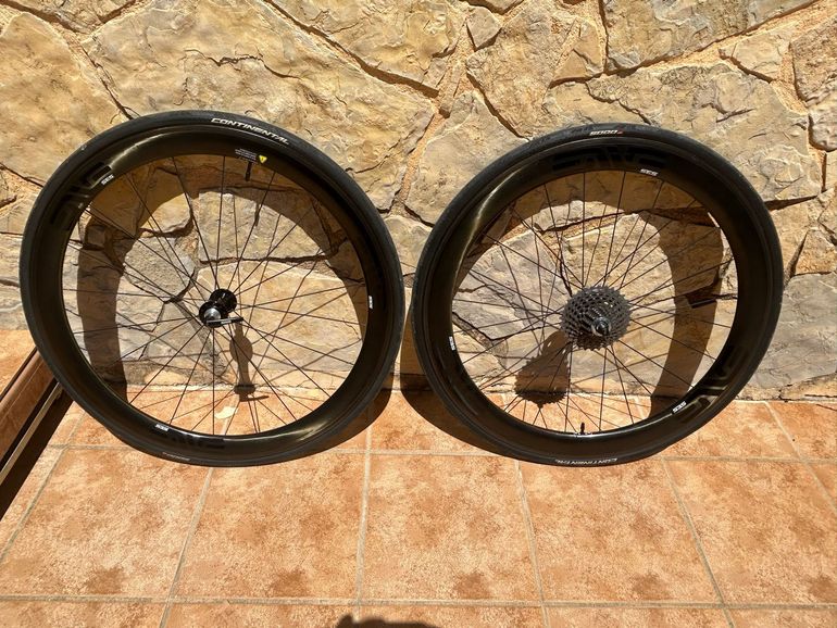 Used Enve SES 4.5 Chris King 2017 bike — image 1 of 5