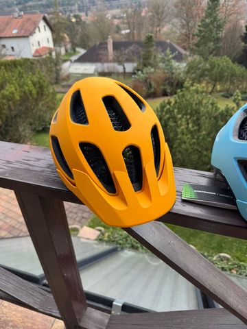 Brugt Bontrager Rally Wavecell Helmet 2025 bike — billede 2 af 5