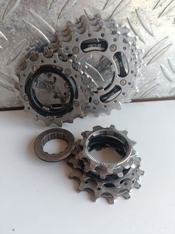 Używany Campagnolo 11 vitesses 11-23 Drivetrain & Pedals