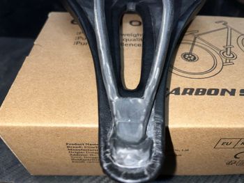 Used 2-Hi sella in carbonio 115 grammi 2025 bike — image 2 of 5