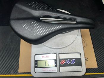 Used 2-Hi sella in carbonio 115 grammi 2025 bike — image 1 of 5