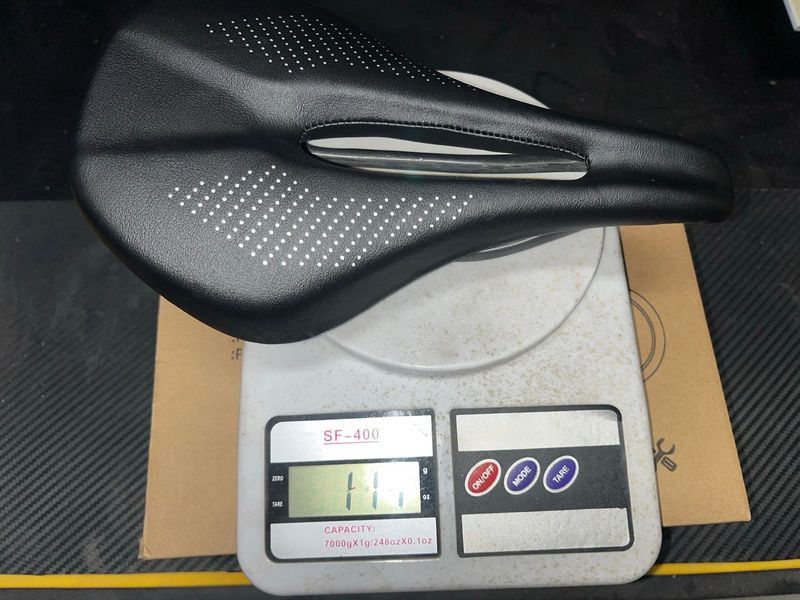 Used 2-Hi sella in carbonio 115 grammi 2025 Saddles & Seatposts