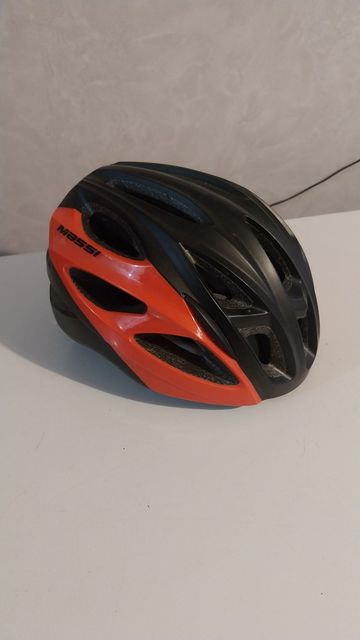 Used Massi Rouge Helmet bike — image 2 of 2