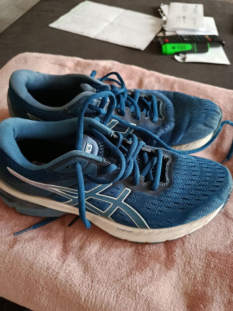 Used Asics gt 2000 9 bike — image 2 of 2