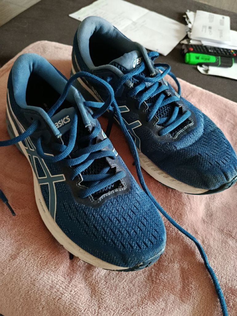 Used Asics gt 2000 9 bike — image 1 of 2