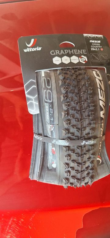 Maxxis MTB 29" Tires bike usato — immagine 3 di 3