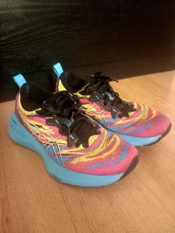 Gebrauchtes Asics Cumulus 26 2024 bike — Bild 1 von 4