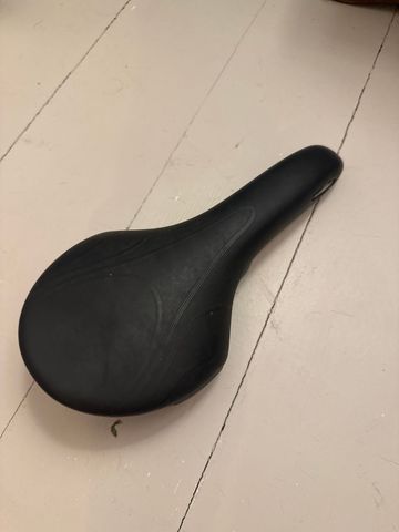 Used dardo royal saddle made in Italy Saddles & Seatposts