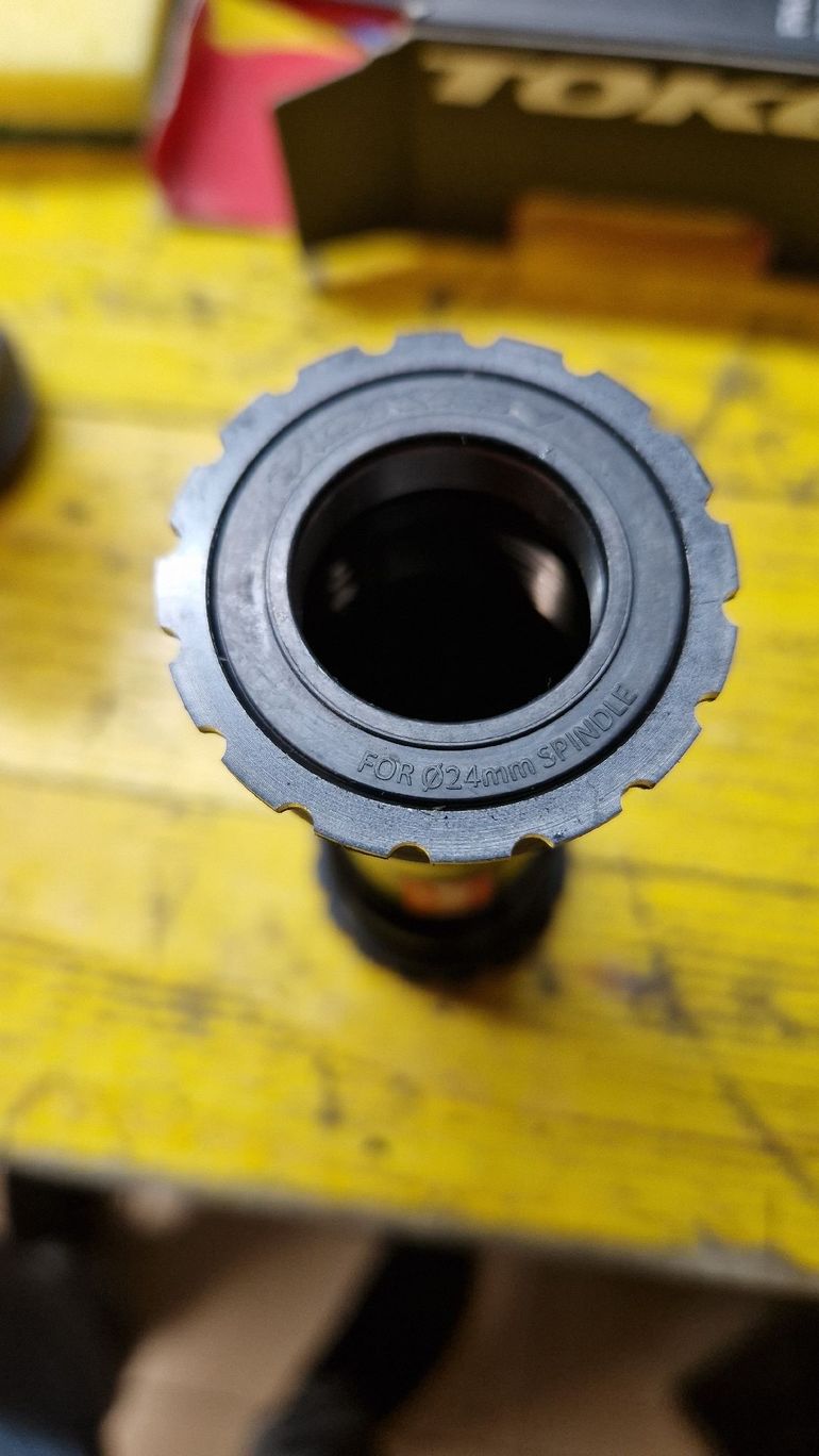 Used Token TF24 Thread Fit Bottom Bracket bike — image 2 of 3