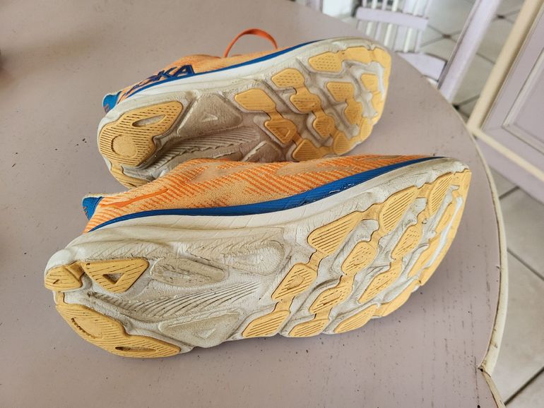 Used Hoka cchaussure running horaire 40 2/3 Clifton 9 bike — image 3 of 3