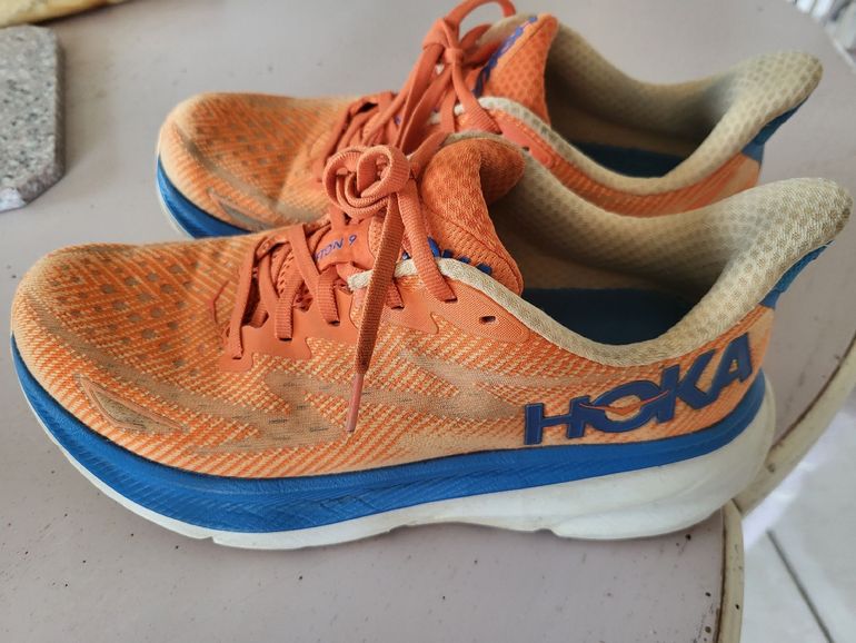 Used Hoka cchaussure running horaire 40 2/3 Clifton 9 bike — image 2 of 3