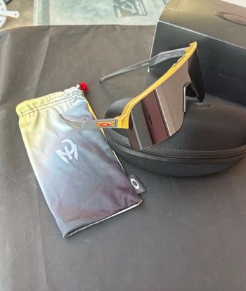 Oakley, Sutro Lite