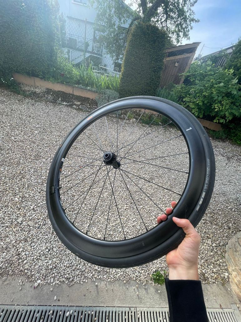 Used Giant Carbone Wheel bike — image 1 of 4