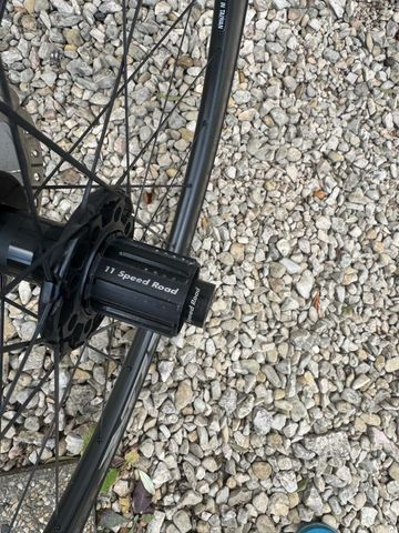 Used Giant Carbone Wheel bike — image 5 of 5