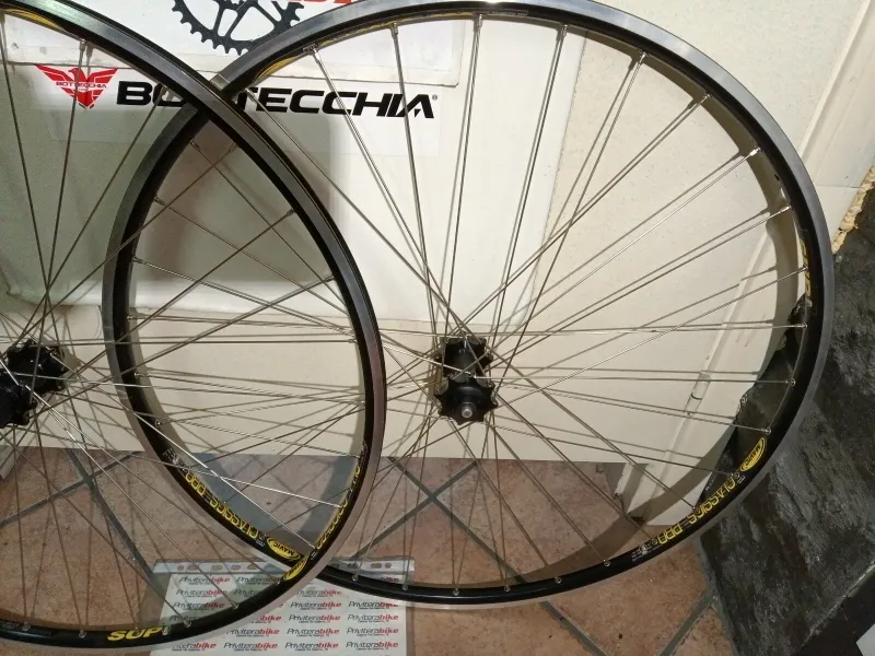 Used Mavic classics Pro Vintage 2010 bike — image 3 of 7