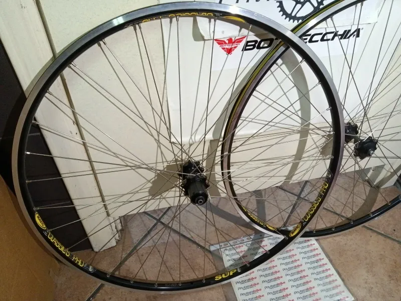 Used Mavic classics Pro Vintage 2010 bike — image 2 of 7