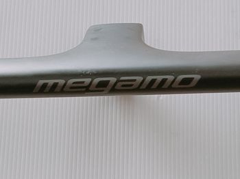 Megamo, Manillar Road