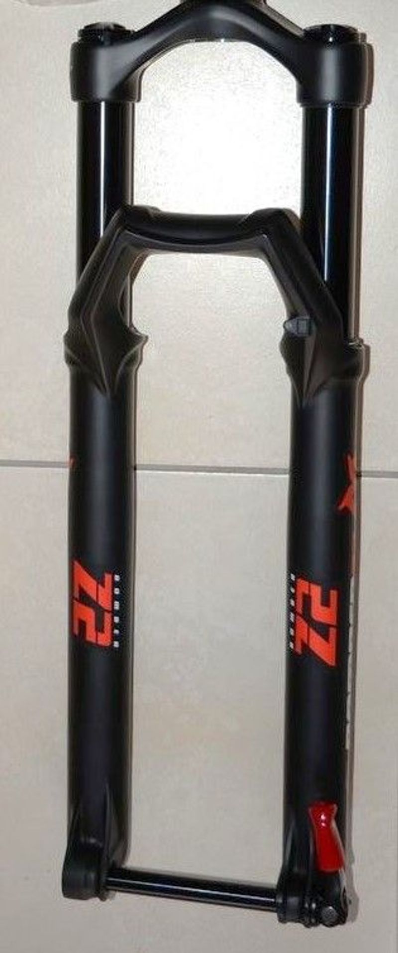 Used Marzocchi BOMBER Z2 29 pouces 130mm air/huile Fork